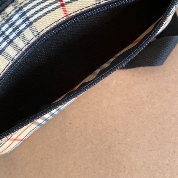 Plaid Crossbody Bag. Black Strap and zippers. 3 pockets on one side/1 on other - Picture 13 of 13
